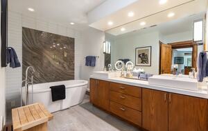 Tub in primary bathroom