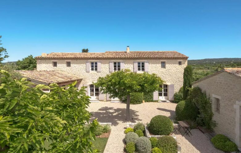 Lavender Hillside Estate with Panoramic Views in the Luberon - Gordes, France