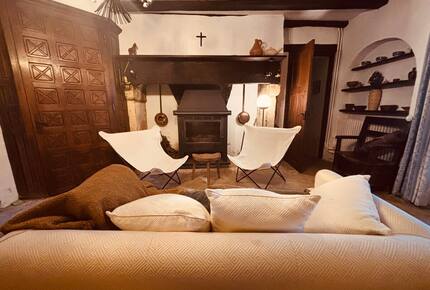 Peaceful Dordogne Estate Surrounded by Nature - Veyrines-de-Domme, France