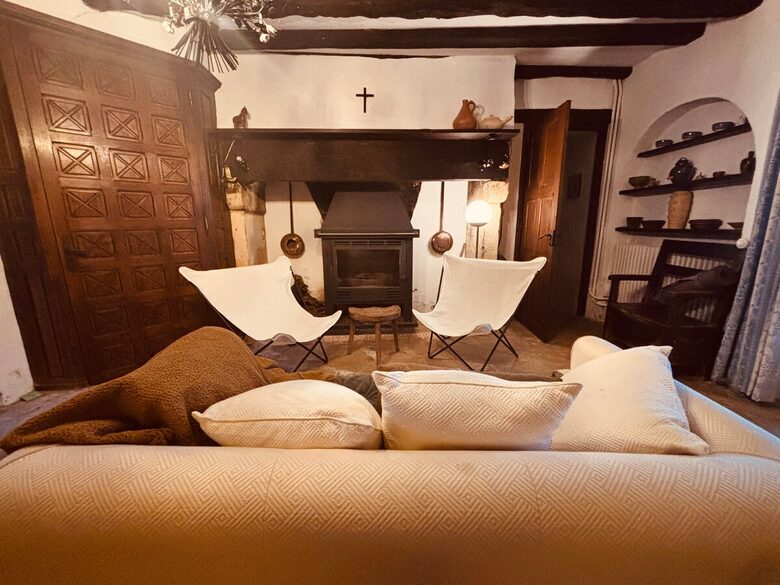 Peaceful Dordogne Estate Surrounded by Nature - Veyrines-de-Domme, France