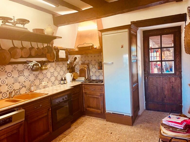 Peaceful Dordogne Estate Surrounded by Nature - Veyrines-de-Domme, France