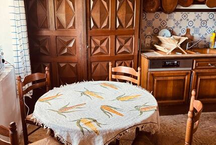 Peaceful Dordogne Estate Surrounded by Nature - Veyrines-de-Domme, France