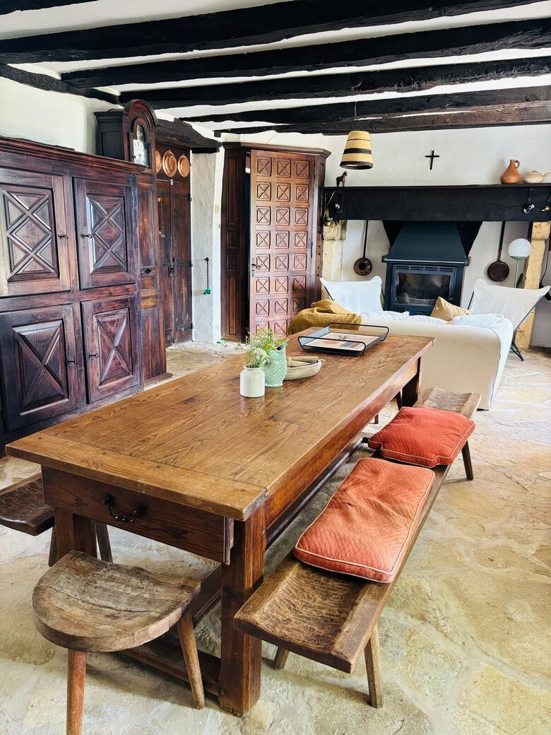 Peaceful Dordogne Estate Surrounded by Nature - Veyrines-de-Domme, France