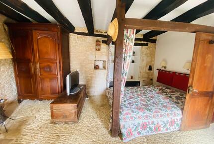 Peaceful Dordogne Estate Surrounded by Nature - Veyrines-de-Domme, France