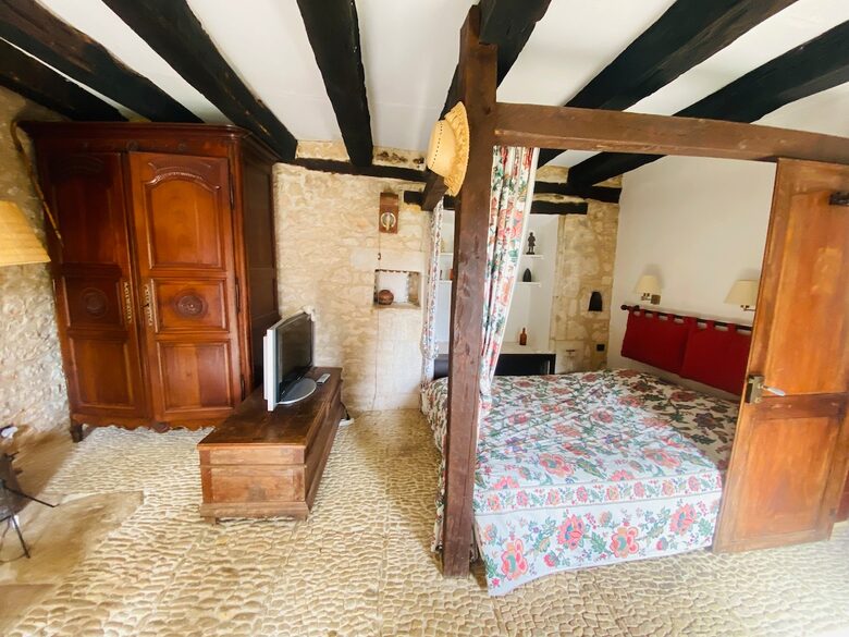 Peaceful Dordogne Estate Surrounded by Nature - Veyrines-de-Domme, France