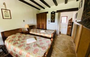 Peaceful Dordogne Estate Surrounded by Nature - Veyrines-de-Domme, France