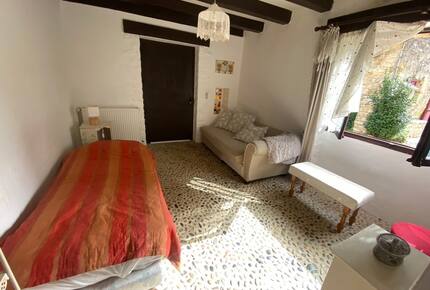 Peaceful Dordogne Estate Surrounded by Nature - Veyrines-de-Domme, France