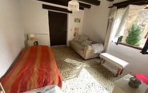 Peaceful Dordogne Estate Surrounded by Nature - Veyrines-de-Domme, France