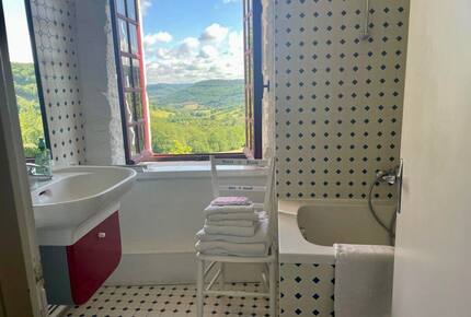 Peaceful Dordogne Estate Surrounded by Nature - Veyrines-de-Domme, France