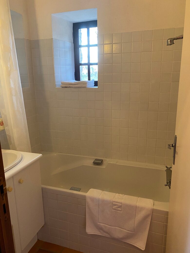 Peaceful Dordogne Estate Surrounded by Nature - Veyrines-de-Domme, France