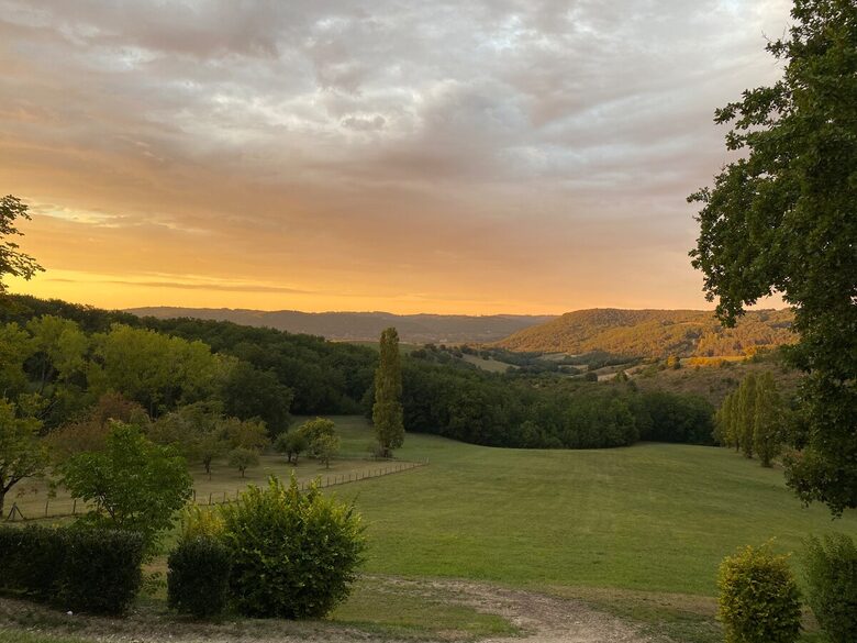 Peaceful Dordogne Estate Surrounded by Nature - Veyrines-de-Domme, France