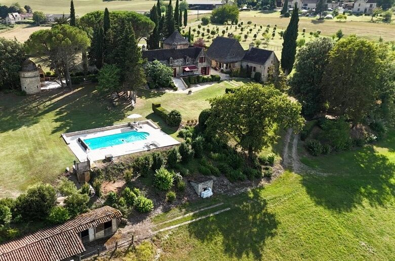Peaceful Dordogne Estate Surrounded by Nature - Veyrines-de-Domme, France