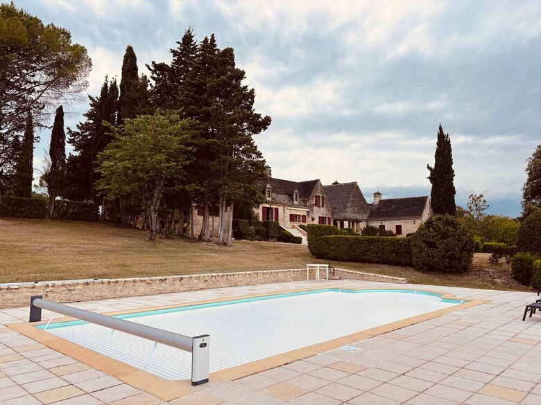 Peaceful Dordogne Estate Surrounded by Nature - Veyrines-de-Domme, France