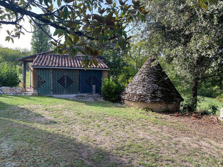 Peaceful Dordogne Estate Surrounded by Nature - Veyrines-de-Domme, France