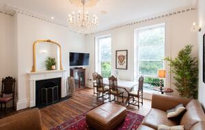 Elegant Dual-Apartment Home with Historic Charm - Chelteham, United Kingdom