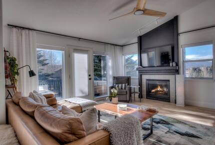 Lake Dillon Designer Retreat with Mountain Views - Dillon, Colorado