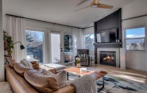 Lake Dillon Designer Retreat with Mountain Views - Dillon, Colorado