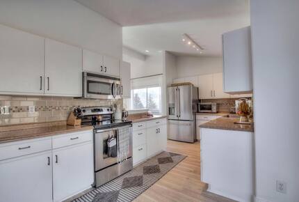 Lake Dillon Designer Retreat with Mountain Views - Dillon, Colorado