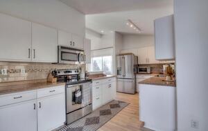 Lake Dillon Designer Retreat with Mountain Views - Dillon, Colorado