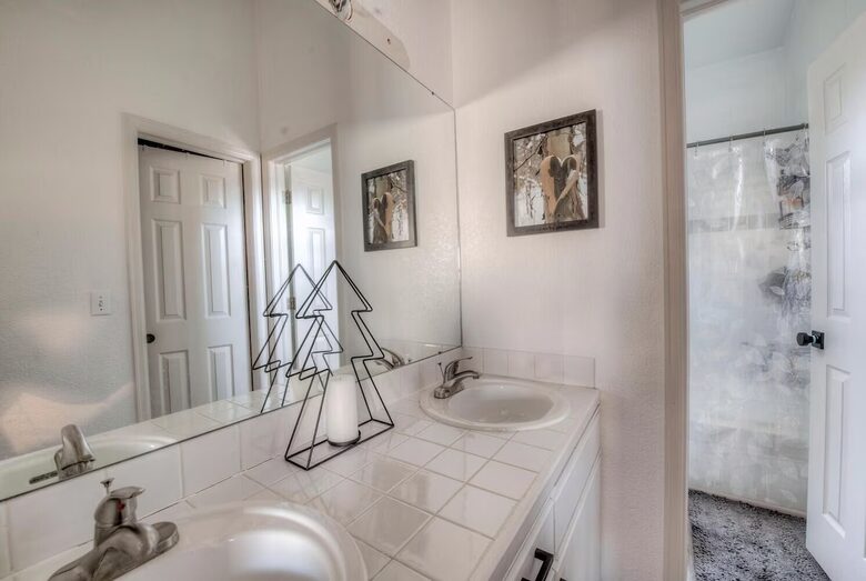 Lake Dillon Designer Retreat with Mountain Views - Dillon, Colorado