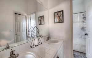 Lake Dillon Designer Retreat with Mountain Views - Dillon, Colorado