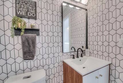 Lake Dillon Designer Retreat with Mountain Views - Dillon, Colorado