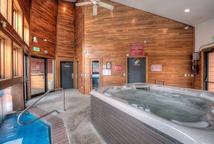 Clubhouse hot tub and sauna.