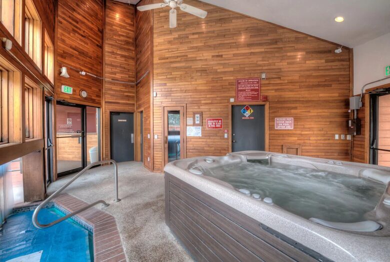 Clubhouse hot tub and sauna.