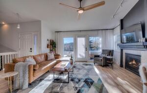 Lake Dillon Designer Retreat with Mountain Views - Dillon, Colorado