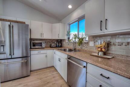 Lake Dillon Designer Retreat with Mountain Views - Dillon, Colorado