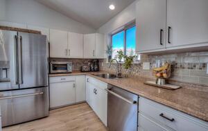 Lake Dillon Designer Retreat with Mountain Views - Dillon, Colorado