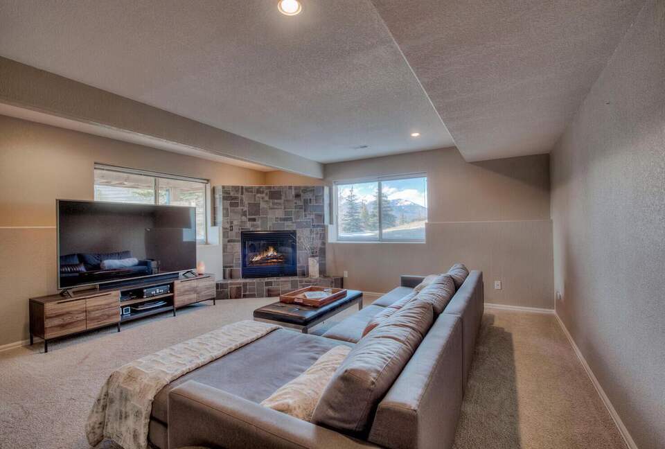 Lake Dillon Designer Retreat with Mountain Views - Dillon, Colorado