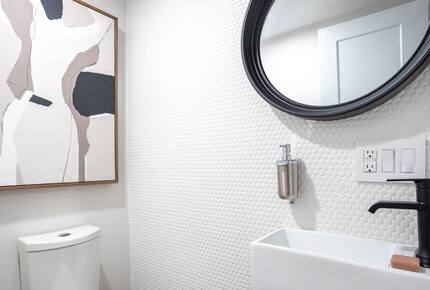 Alpine Elegance in the Heart of Whistler Village - Whistler, Canada