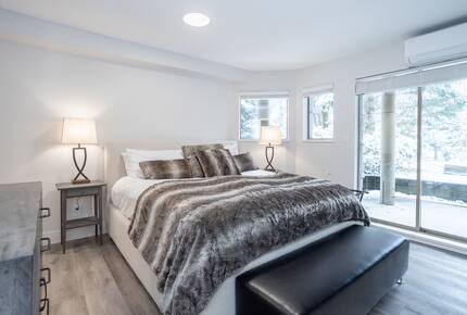 Alpine Elegance in the Heart of Whistler Village - Whistler, Canada