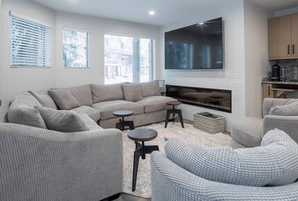 Alpine Elegance in the Heart of Whistler Village - Whistler, Canada