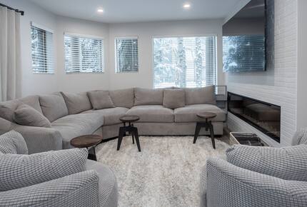 Alpine Elegance in the Heart of Whistler Village - Whistler, Canada