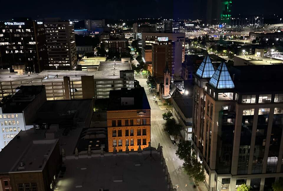 Stylish High-Rise Stay in the Heart of Birmingham - Birmingham, Alabama