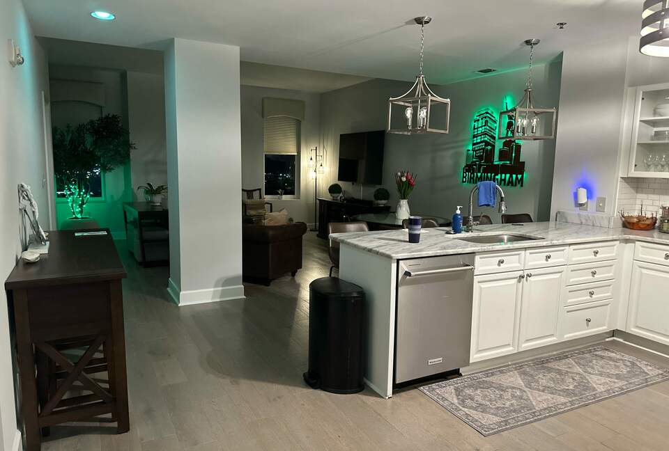 Stylish High-Rise Stay in the Heart of Birmingham - Birmingham, Alabama