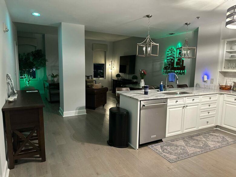 Stylish High-Rise Stay in the Heart of Birmingham - Birmingham, Alabama