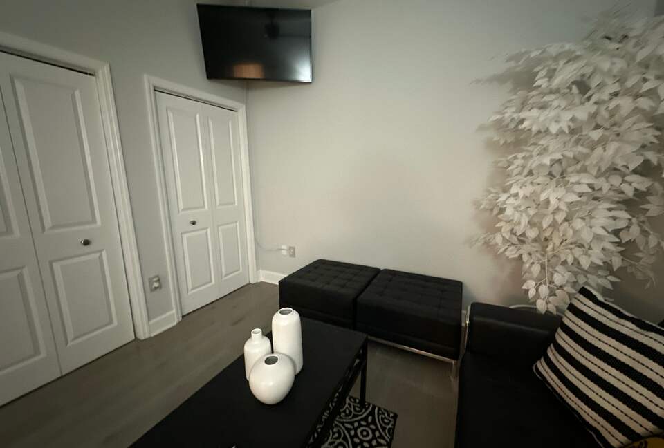 Stylish High-Rise Stay in the Heart of Birmingham - Birmingham, Alabama