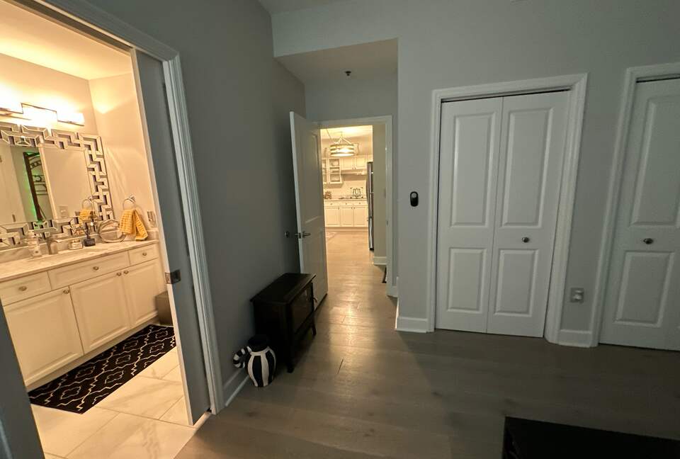 Stylish High-Rise Stay in the Heart of Birmingham - Birmingham, Alabama