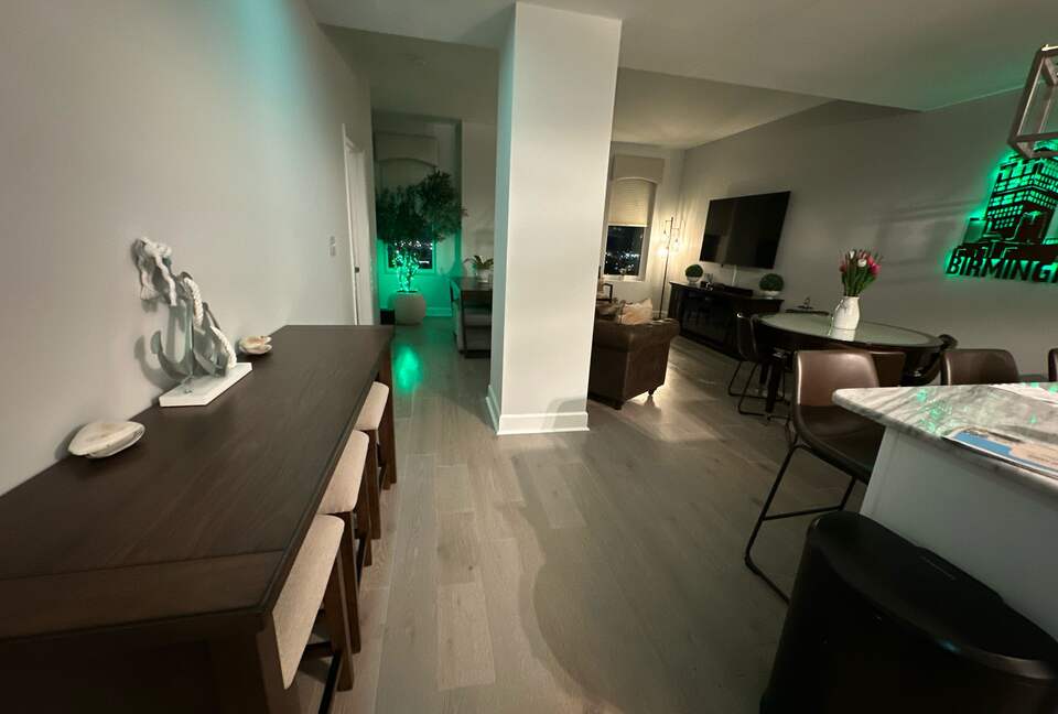 Stylish High-Rise Stay in the Heart of Birmingham - Birmingham, Alabama