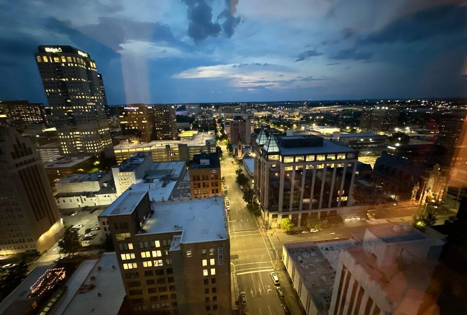 Stylish High-Rise Stay in the Heart of Birmingham - Birmingham, Alabama