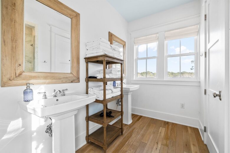 Top Floor Loft Bathroom