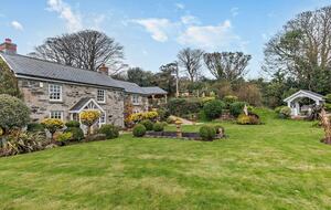 An Elegant Escape in Cornwall’s Countryside - Penzance, United Kingdom