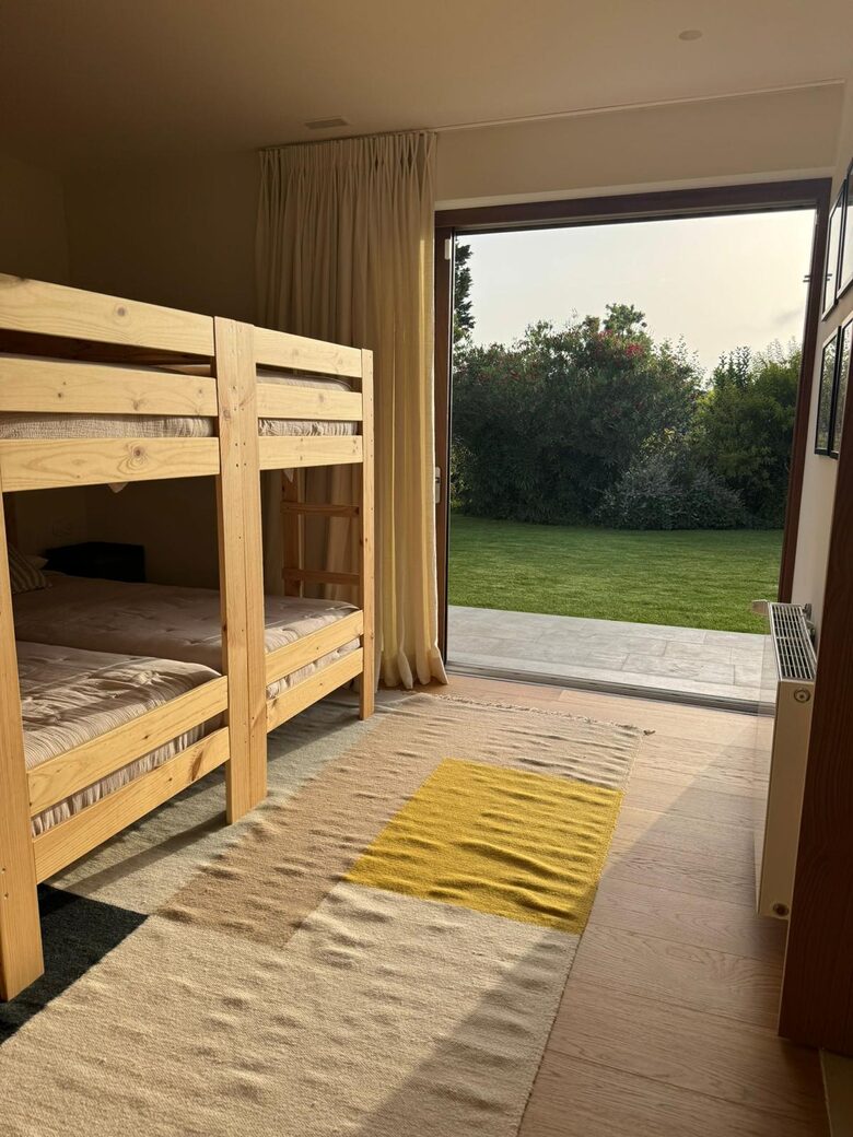 A Modern Villa with Garden Elegance - Colares, Portugal