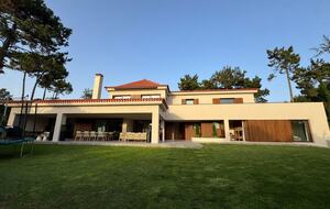 A Modern Villa with Garden Elegance - Colares, Portugal