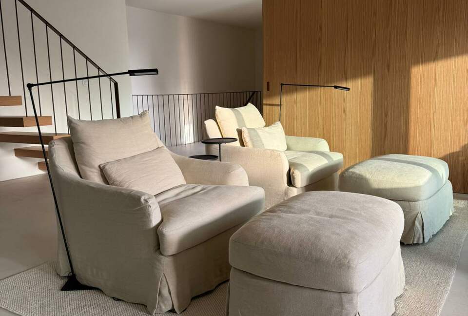 A Modern Villa with Garden Elegance - Colares, Portugal