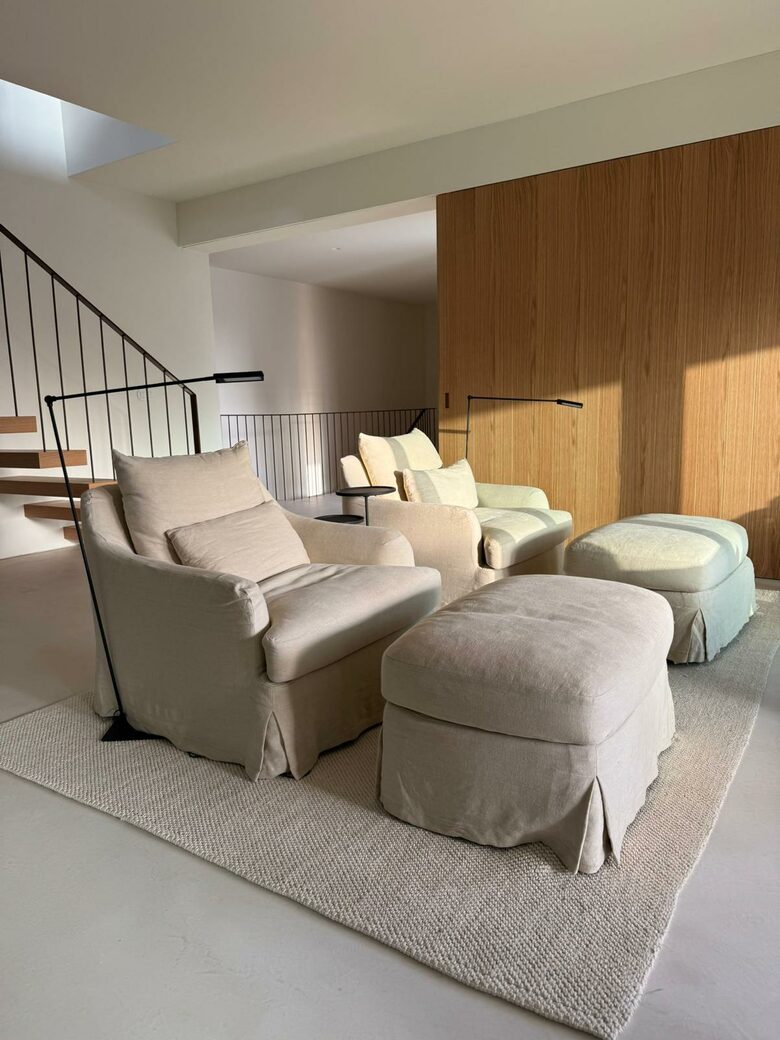 A Modern Villa with Garden Elegance - Colares, Portugal