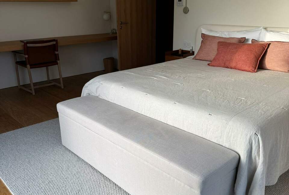 A Modern Villa with Garden Elegance - Colares, Portugal